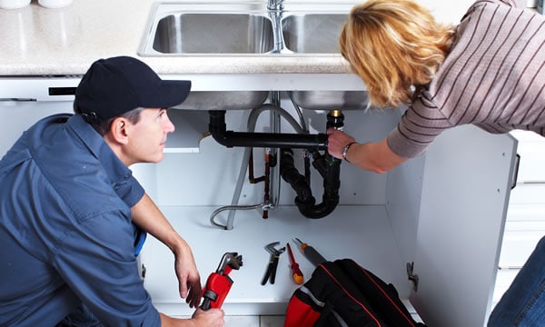 5 Emergency Reasons to Call In a Plumber